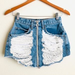 LF Carmardistressed mini skirt - fits like a 24-25